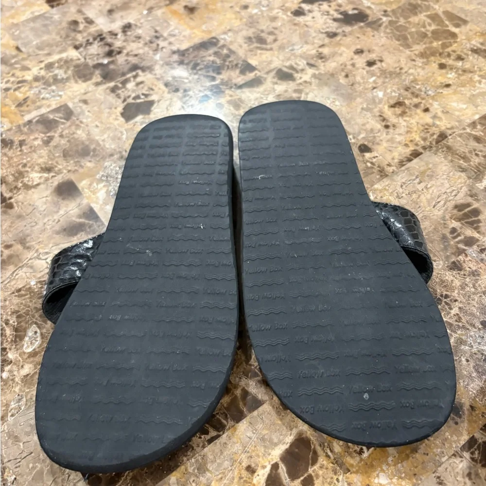 Yellow Box Mixed-Pattern Women’s Flip Flop Set — Black, White, Pink - Picture 7 of 9